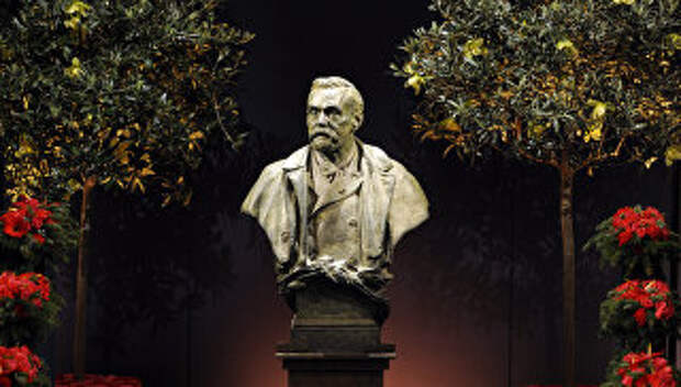Бюст Альфреда Нобеля в концертном зале Стокгольма. Архивное фото