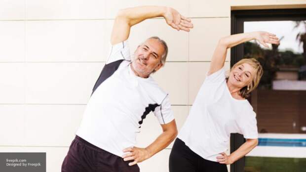 Пенсионерам посоветовали танцевать перед телевизором на самоизоляции