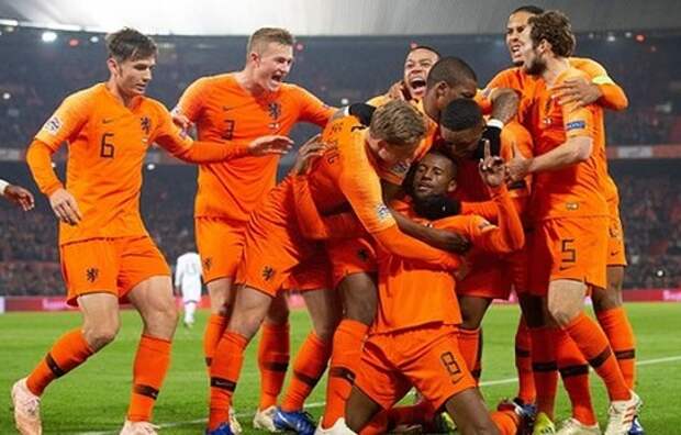 Голландия не проигрывает на "Де Кейп" уже 25 матчей