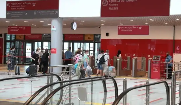 Экспресс-автобусы «Аэроэкспресса» перевезли 25 тыс. пассажиров в аэропорт Домодедово с 22 марта