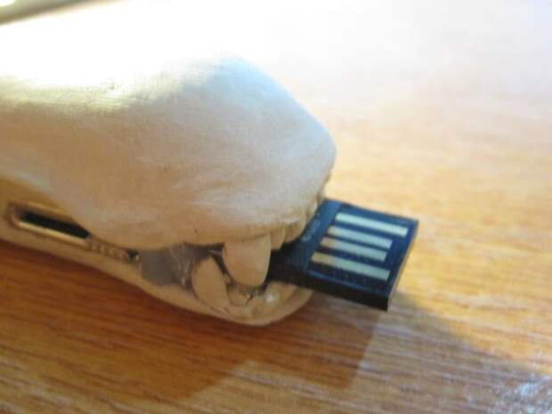 Делаем USB флешку в стиле "Чужого" своими руками (17 фото) Делаем USB флешку в стиле "Чужого" своими руками (17 фото)
