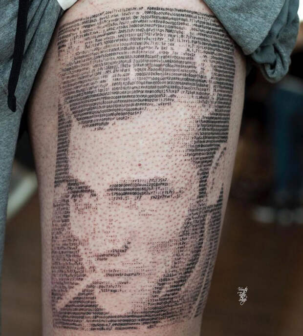 Необычные татуировки в виде компьютерного кода ASCII