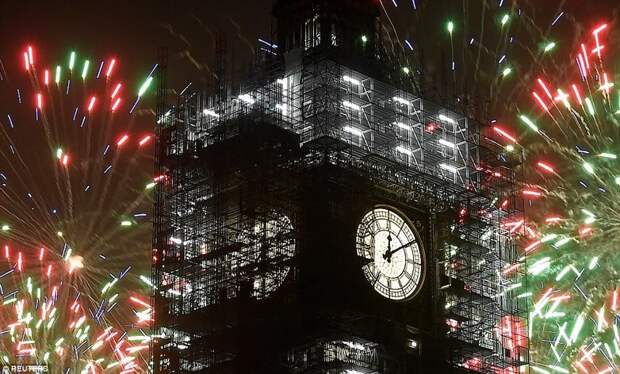 Биг Бен находится на реставрации, но наступление Нового года возвестил как полагается города мира, новогодний, новый год, новый год 2018, празднование, фейерверк, фейерверки
