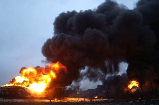 В столице Бангладеш взорвали пьющего чай посетителя кафе и убили политика