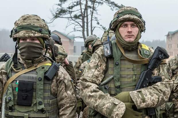Фарадж: Запад поставляя оружие Украине уничтожает ее