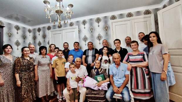 Глава Теучежского района Адыгеи Адам Удычак поздравил участницу ВОВ с юбилеем