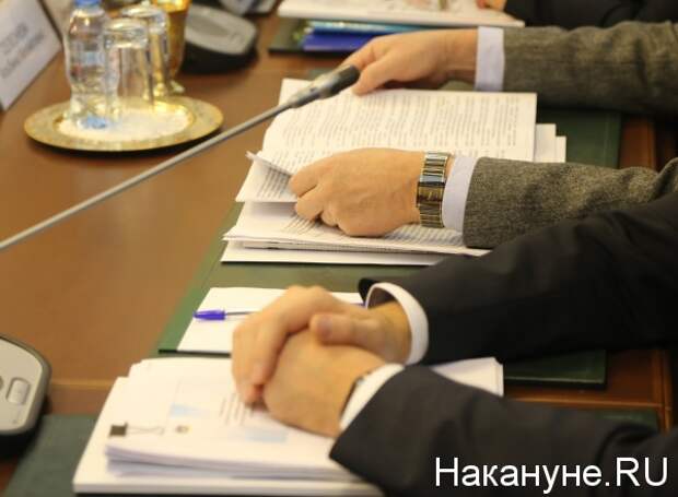 чиновник, часы, депутат, бюрократия(2018)|Фото: Накануне.RU