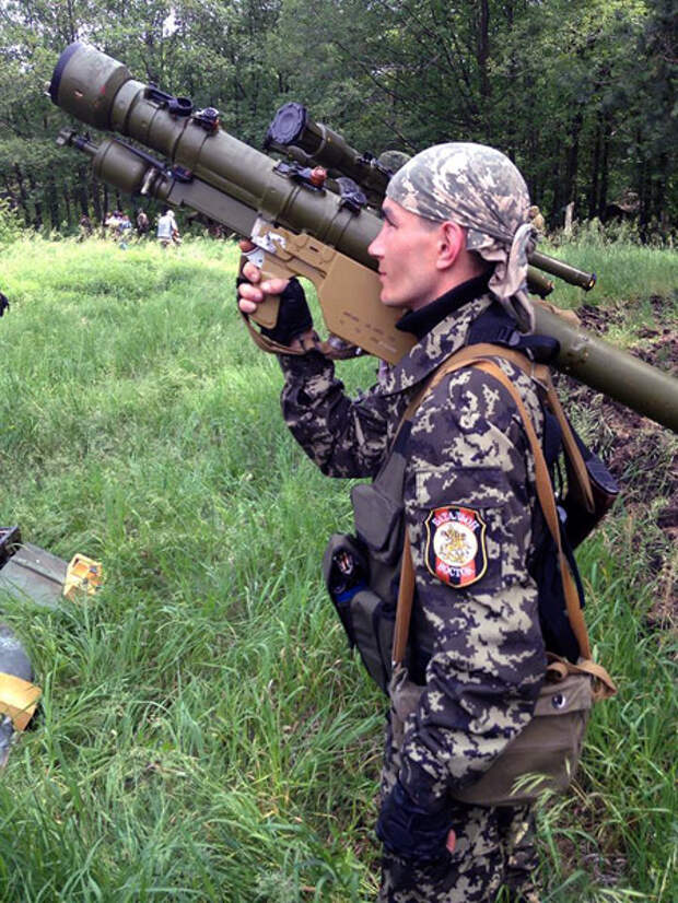Боец батальона «Восток» в тренировочном лагере формирования в Донецкой области. Фото: Илья Васюнин / «Русская планета»