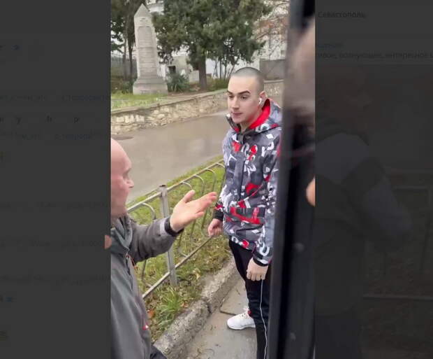 В Севастополе полицейские задержали 19-летнего местного жителя, который сначала оскорблял пожилую пассажирку маршрутного такси,...