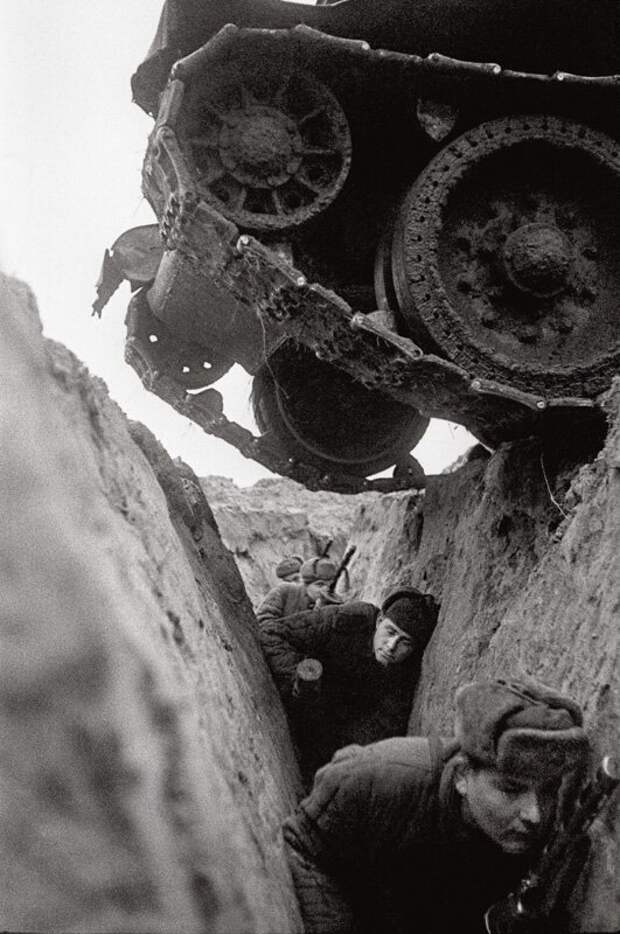 Обкатка пехоты танками, Курская дуга, 1943 год Марков-Гринберг, Советская эпоха, ТАСС, фото, фотокорреспондент