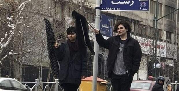 Иранки протестуют против хиджабов, не страшась ареста без хиджабов, женское движение, женщины, иран, права женщин, протесты, феминизм, хиджаб