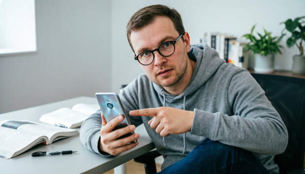 Пластик, карты памяти и датчики отпечатков – производители смартфонов делают шаг назад