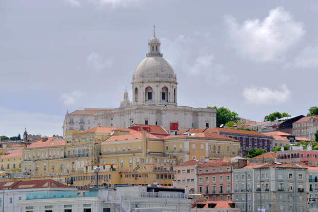 Lisbon%20Portugal%201251175248(www_brodyaga_com) (700x466, 109Kb)