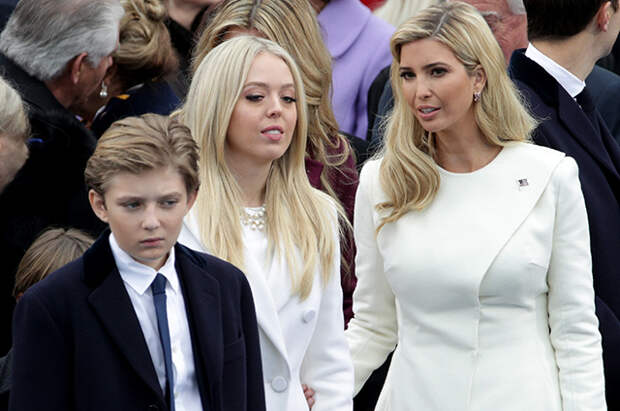 Дети Дональда Трампа: Бэррон Трамп (мать Мелания Трамп), Тиффани Трамп (мать Марла Мейплз) и Иванка Трамп (мать Ивана Трамп)