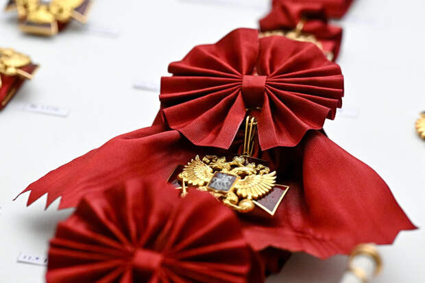 Путин в Кремле вручил госнаграды Захаровой, Михалкову, Соловьеву и Канделаки