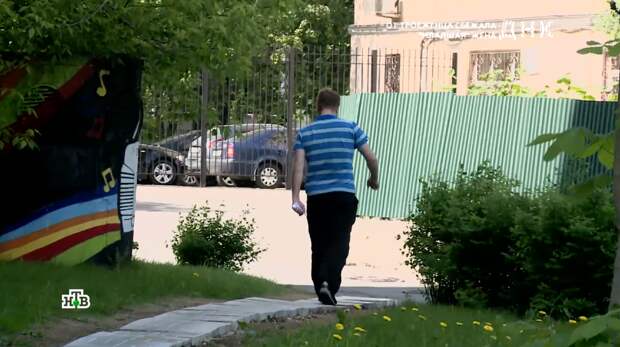 Сухов передал ребенка и удаляется в закат