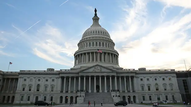 Не стать «хромой уткой»: почему Трамп дистанцируется от Республиканской партии перед выборами в конгресс