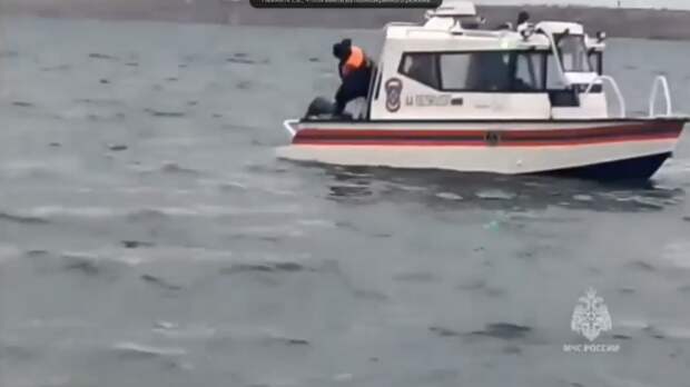МЧС ищет двух рыбаков в Азовском море