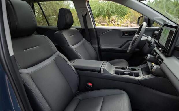 Совершенно новый Toyota RAV4 едет к российским дилерам: сколько он будет стоить?