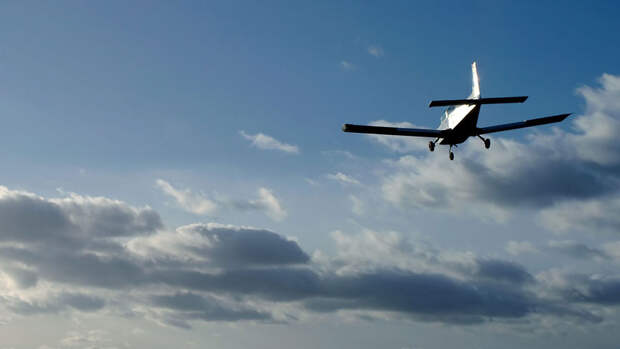 NYP: три человека пострадали при падении самолета на жилые дома в США