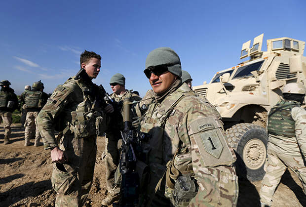 Военные инструкторы США во время тренировки иракских бойцов