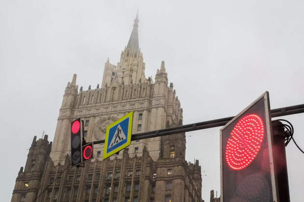 В МИД РФ назвали фантазийными слова посла Франции о мирных инициативах