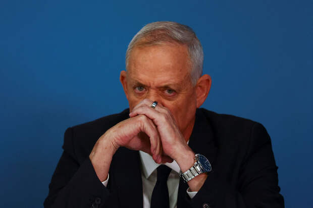 Израильский министр Ганц вышел из чрезвычайного правительства Нетаньяху