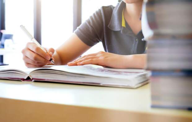 В России изменили сроки ЕГЭ: что стоит за решением