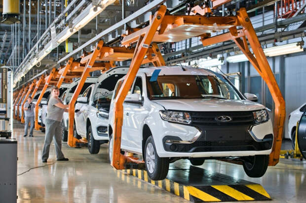 Quto: за три года "АвтоВАЗ" поднял стоимость Lada Largus на 1 млн рублей