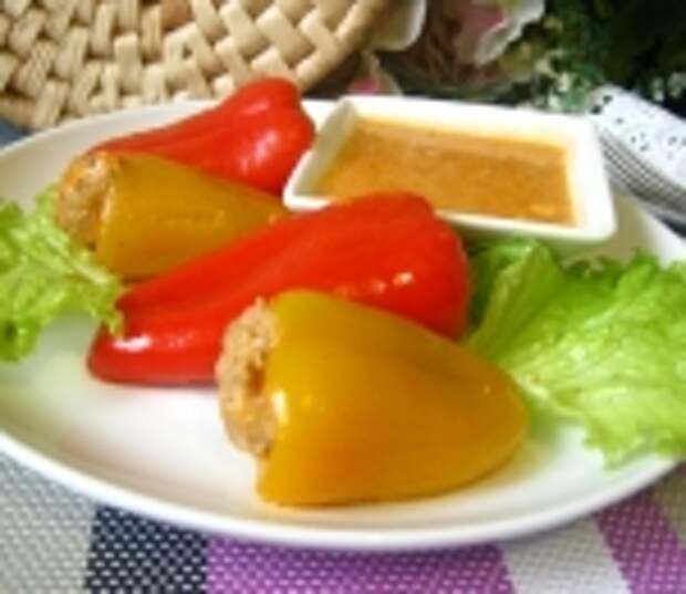 Пеперони фаршированные телятиной, рисом и сыром