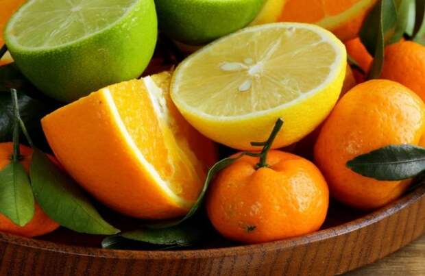 Лимон, лайм, грейпфрут, апельсин, мандарин, банан и даже авокадо помогут потушить «пожар» / Фото: thumbor.my.ua