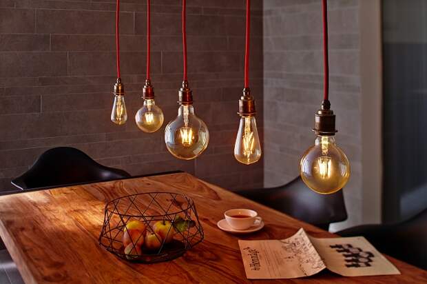 Лампы накаливания - отличный декор для стиля лофт. / Фото: lumled.by
