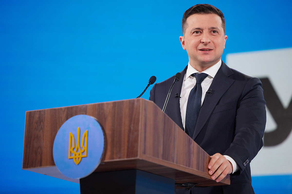 Зеленский ввёл санкции против сети магазинов «Спортмастер»