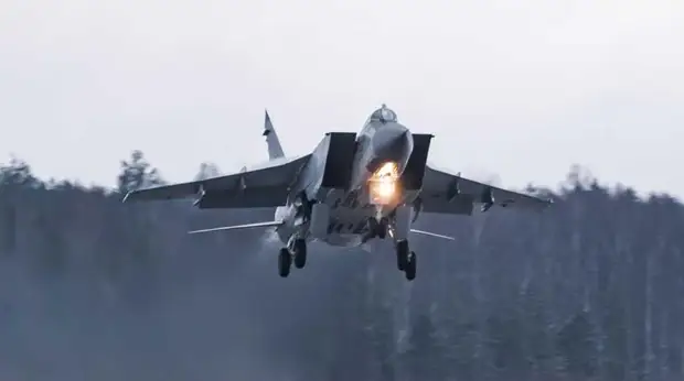 Военный истребитель потерпел крушение в Ленобласти - СМИ