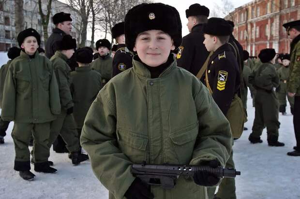 Кем стал русский паренек, выросший в собачьей стае