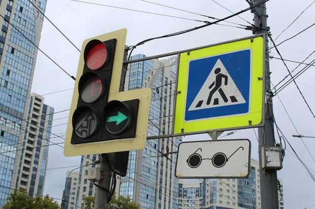 Почти три четверти пешеходных переходов Петербурга получили звуковое оснащение