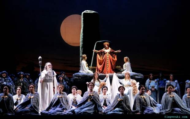 В театре Ла Маэстранца (испанский город Севилья) прошла генеральная репетиция оперы «Норма».