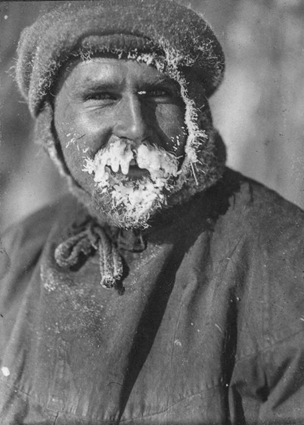 Лайонел Гринстрит, первый помощник капитана.