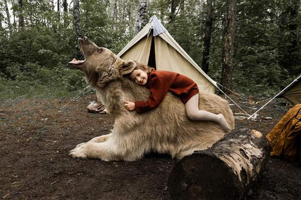 Like in a fairy tale. pictures of Russian family playing with a bear 07