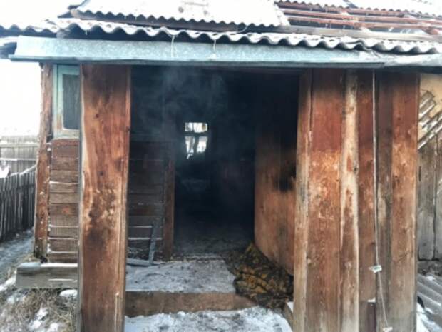 В Хакасии мужчина убил бывшего мужа своей подруги и инсценировал пожар
