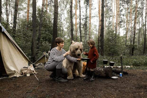 Like in a fairy tale. pictures of Russian family playing with a bear 05