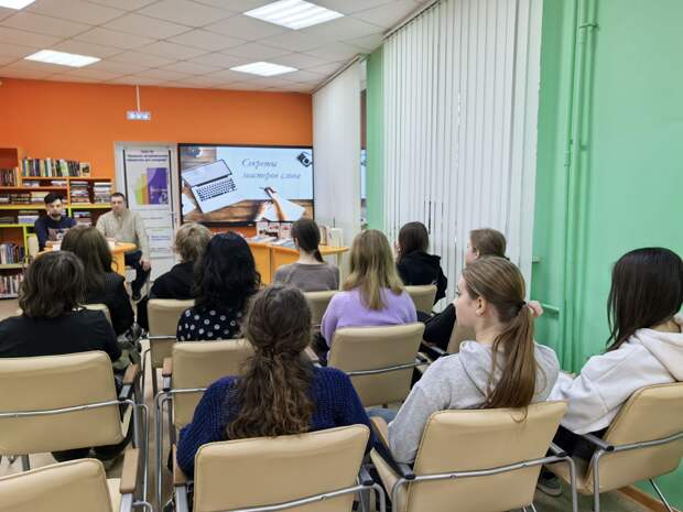 Сотрудники «Крымской газеты» поделились опытом со студентами Симферополя