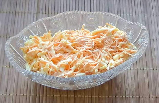 Салат из капусты+морковь+плавленый сырок