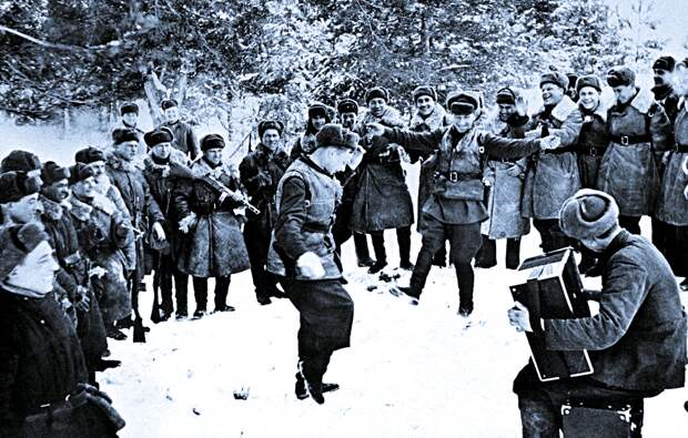Где-то под Москвой, апрель 1942 года. Каких-то полгода назад весельем в этих местах и не пахло.