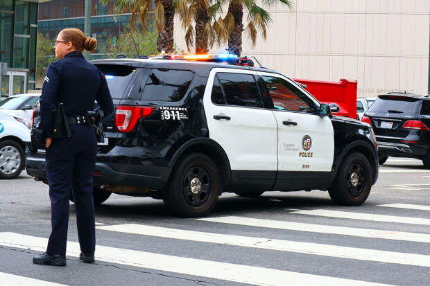 В Калифорнии водитель такси выстрелил в мужчину и спас пенсионерку
