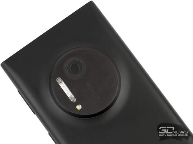 Суть технологии PureView сводилась к особому способу группировки пикселей, а некоторые модели серии даже имели полноценную ксеноновую вспышку вместо LED-подсветки