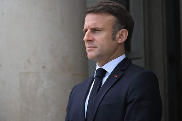 Макрон заявил, что не уйдет в отставку с поста президента Франции
