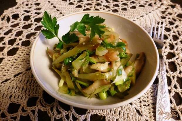 Салат с солёными огурцами