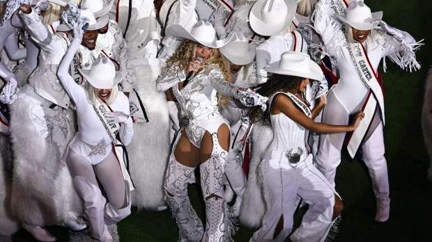 Певица Бейонсе впервые в своей карьере получила премию «Эмми»