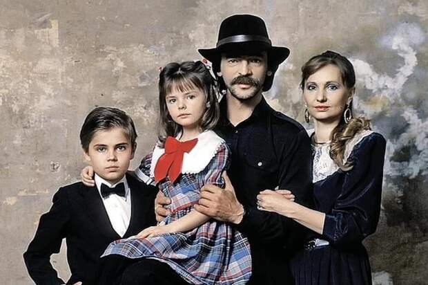 Сергей и Лиза с родителями. Фото из открытых источников